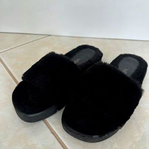 Like New STUART WEITZMAN faux fur slides Size 8